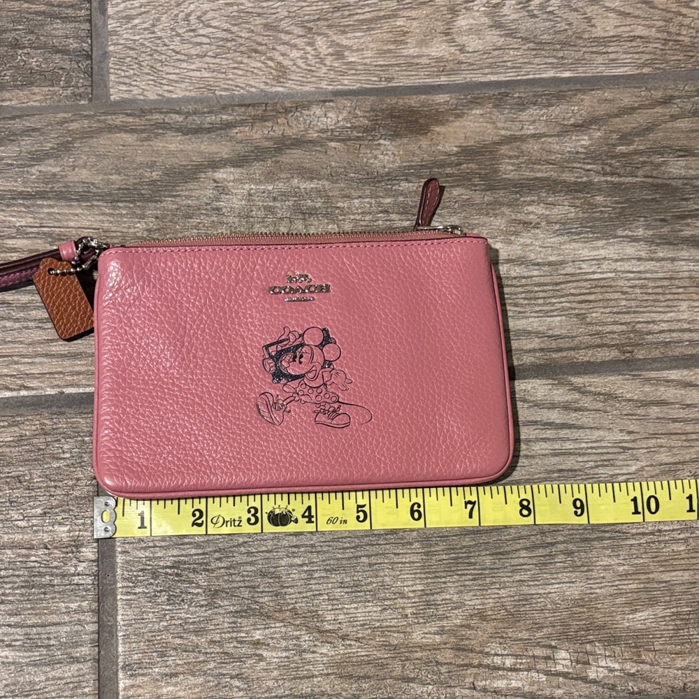 Coach Pink Wristlet with Character Motif-Disney Minnie Mouse-new without tag - Picture 7 of 7